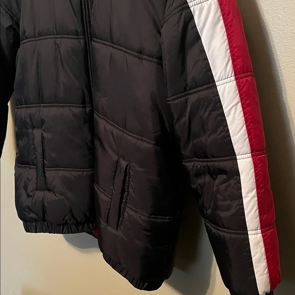 Jordan Puffer Jacket black red white fleece interior teen size XL. Men’s medium
